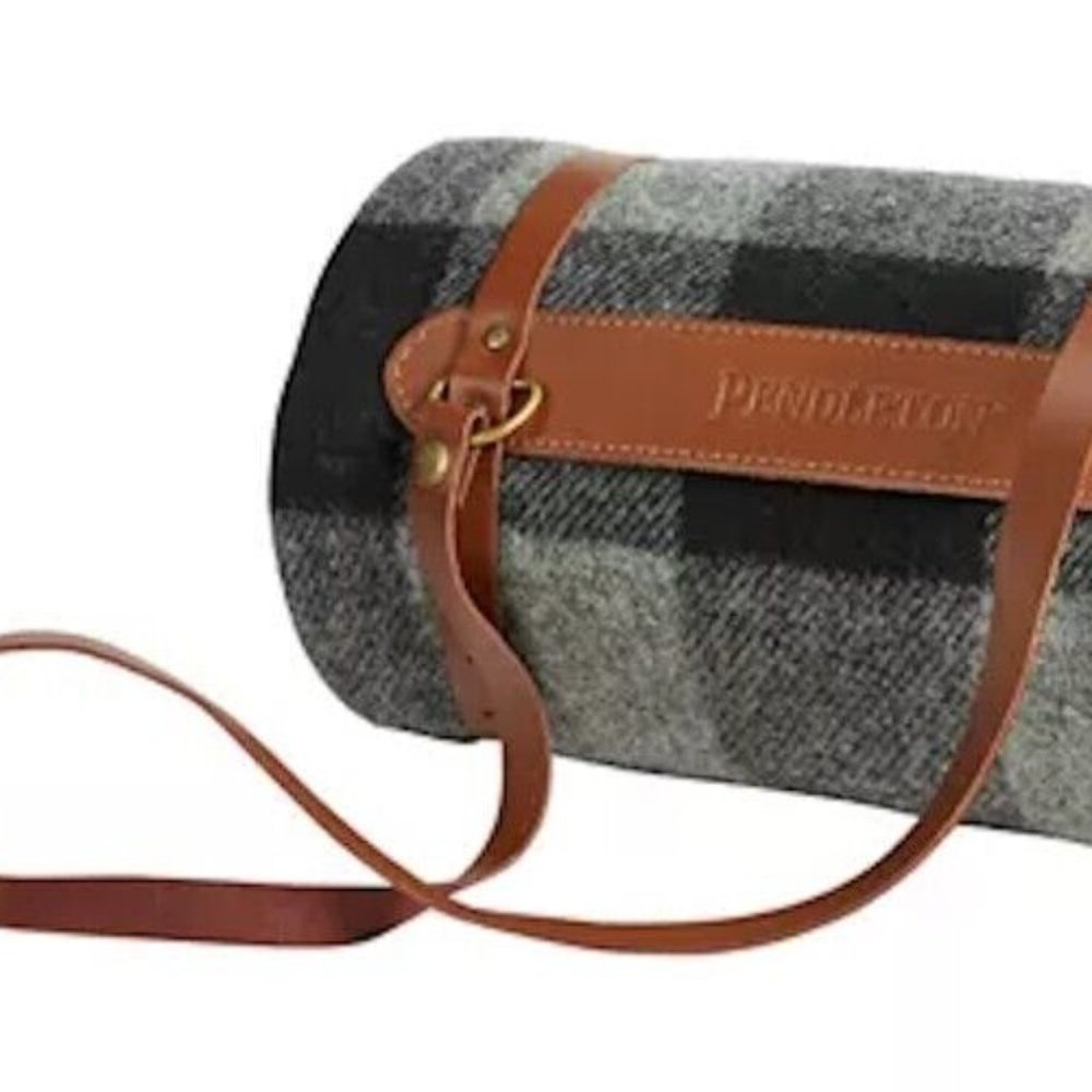 PENDLETON Wool MOTOR ROBE/Throw LEATHER Carrier ~ TARTAN PLAID Charcoal Rob Roy - Picture 4 of 4
